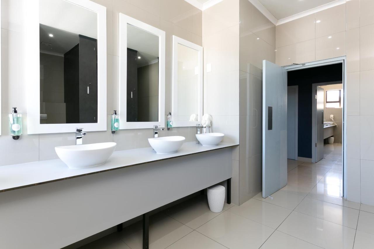 Zzzone Boutique Hostel هيرمانوس المظهر الخارجي الصورة