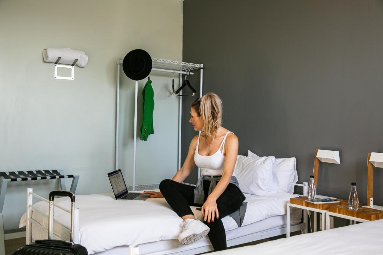 Zzzone Boutique Hostel هيرمانوس المظهر الخارجي الصورة