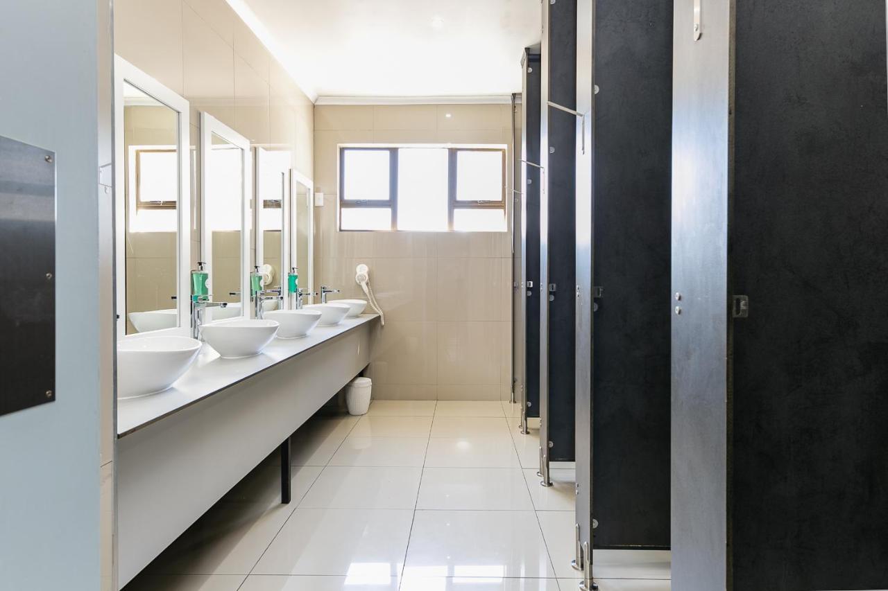 Zzzone Boutique Hostel هيرمانوس المظهر الخارجي الصورة